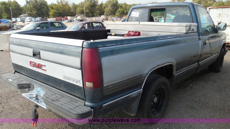 image for item I3363 1988 GMC Sierra 1500 pickup truck