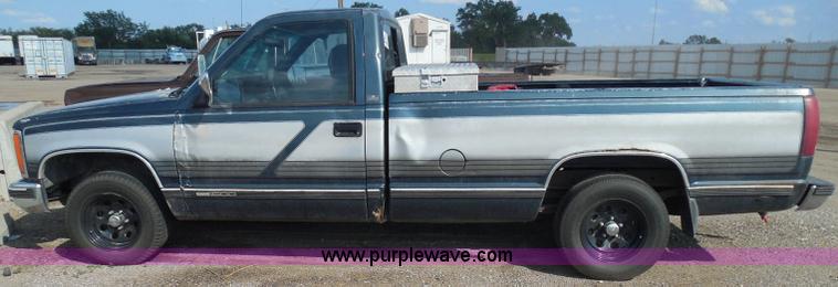 image for item I3363 1988 GMC Sierra 1500 pickup truck
