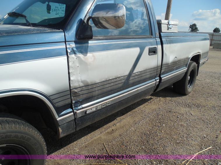 image for item I3363 1988 GMC Sierra 1500 pickup truck