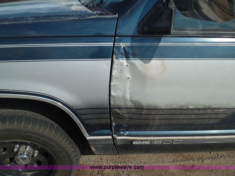 image for item I3363 1988 GMC Sierra 1500 pickup truck