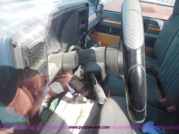 image for item I3363 1988 GMC Sierra 1500 pickup truck