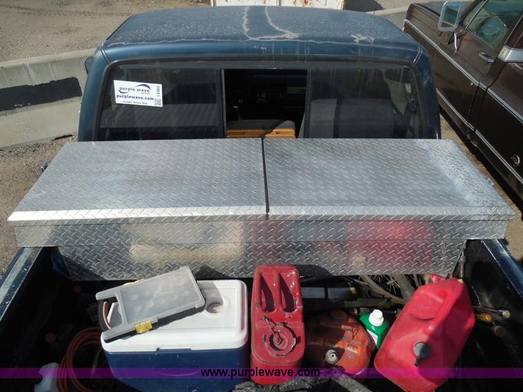 image for item I3363 1988 GMC Sierra 1500 pickup truck