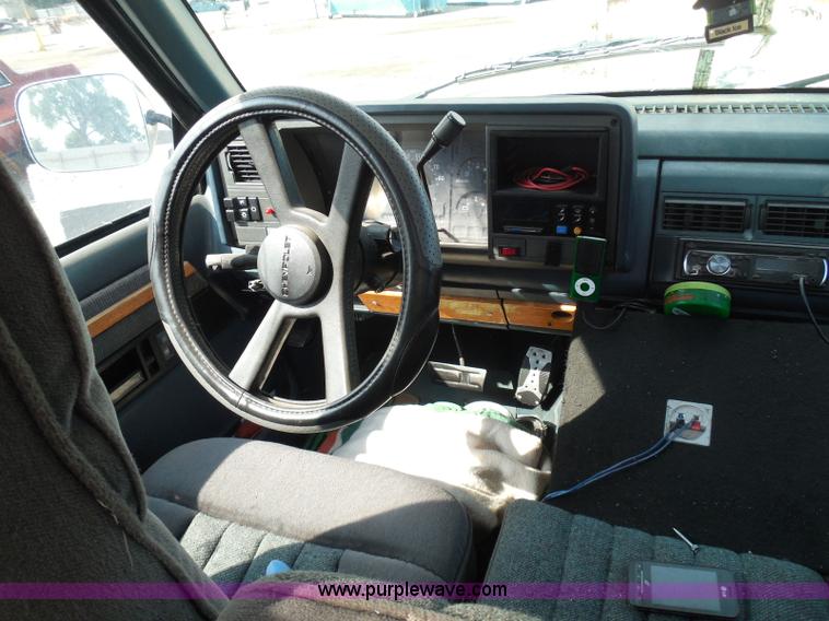 image for item I3363 1988 GMC Sierra 1500 pickup truck