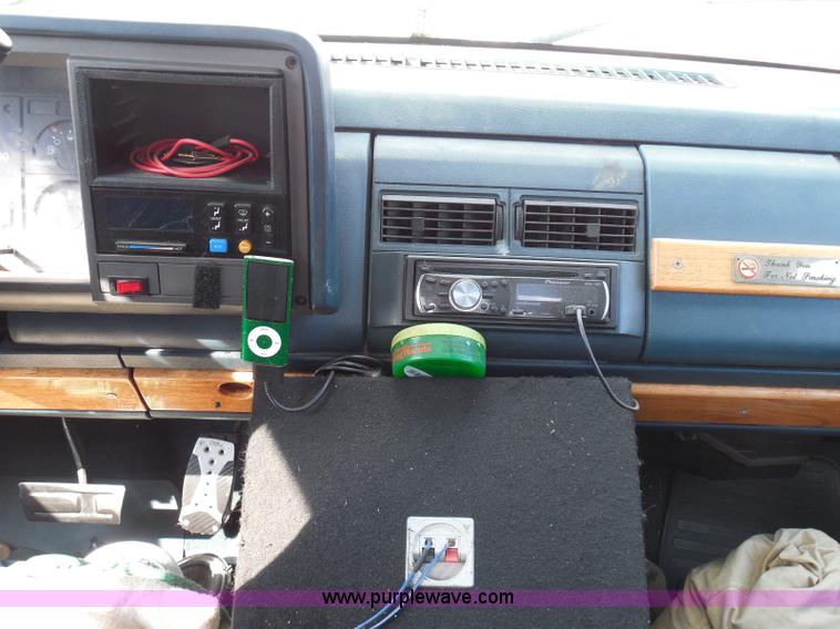 image for item I3363 1988 GMC Sierra 1500 pickup truck