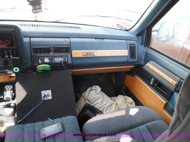 image for item I3363 1988 GMC Sierra 1500 pickup truck