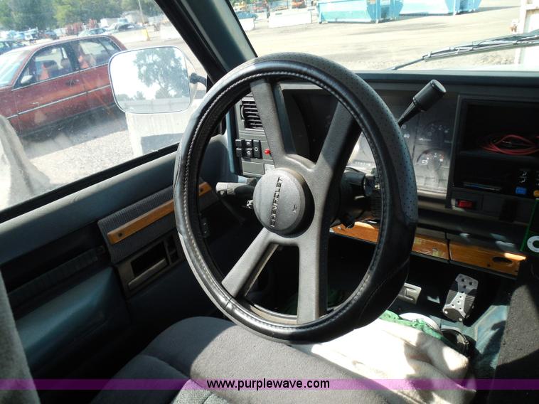 image for item I3363 1988 GMC Sierra 1500 pickup truck