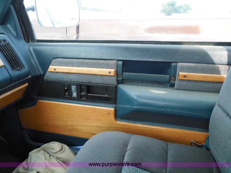 image for item I3363 1988 GMC Sierra 1500 pickup truck