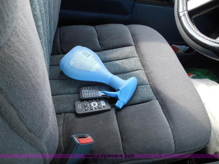 image for item I3363 1988 GMC Sierra 1500 pickup truck