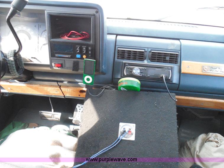 image for item I3363 1988 GMC Sierra 1500 pickup truck