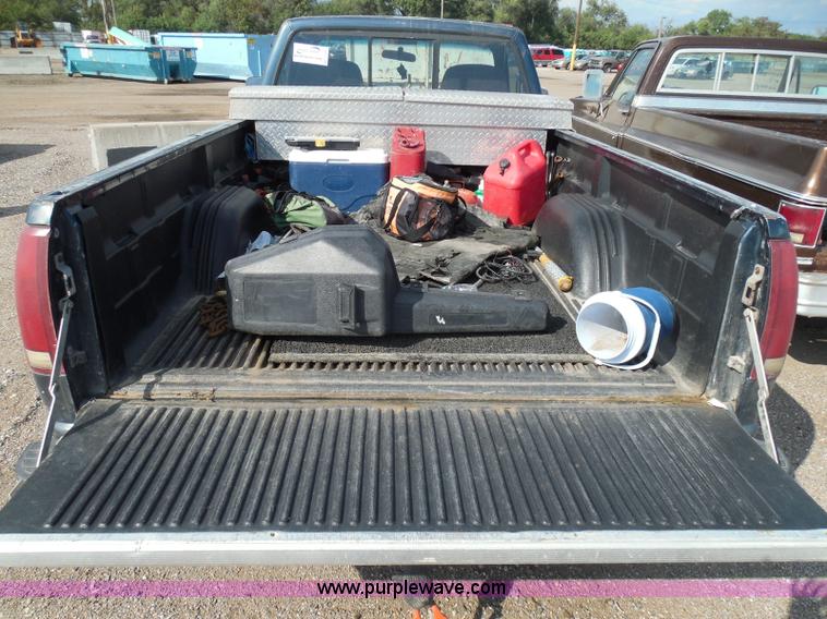 image for item I3363 1988 GMC Sierra 1500 pickup truck