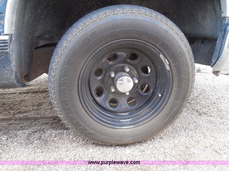 image for item I3363 1988 GMC Sierra 1500 pickup truck