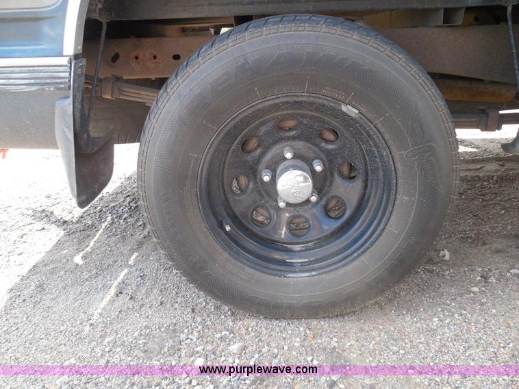 image for item I3363 1988 GMC Sierra 1500 pickup truck