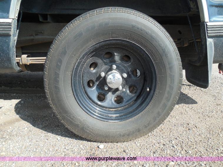 image for item I3363 1988 GMC Sierra 1500 pickup truck