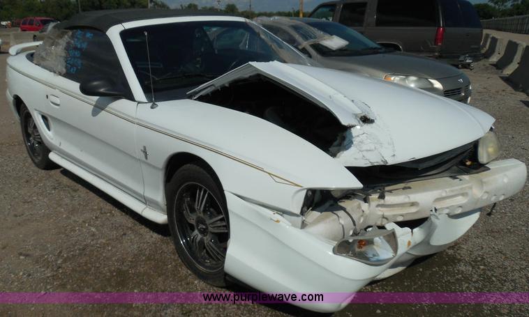 image for item I3364 1995 Ford Mustang convertible