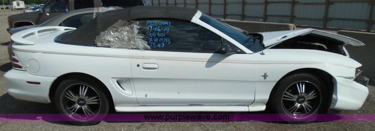 image for item I3364 1995 Ford Mustang convertible