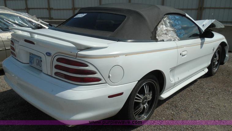 image for item I3364 1995 Ford Mustang convertible