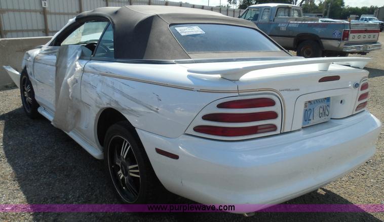 image for item I3364 1995 Ford Mustang convertible