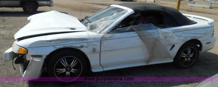 image for item I3364 1995 Ford Mustang convertible