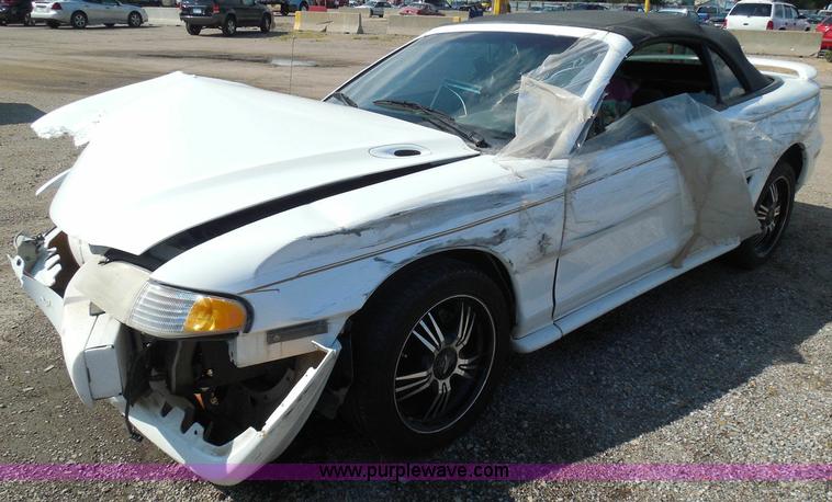 image for item I3364 1995 Ford Mustang convertible