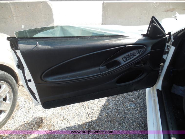 image for item I3364 1995 Ford Mustang convertible