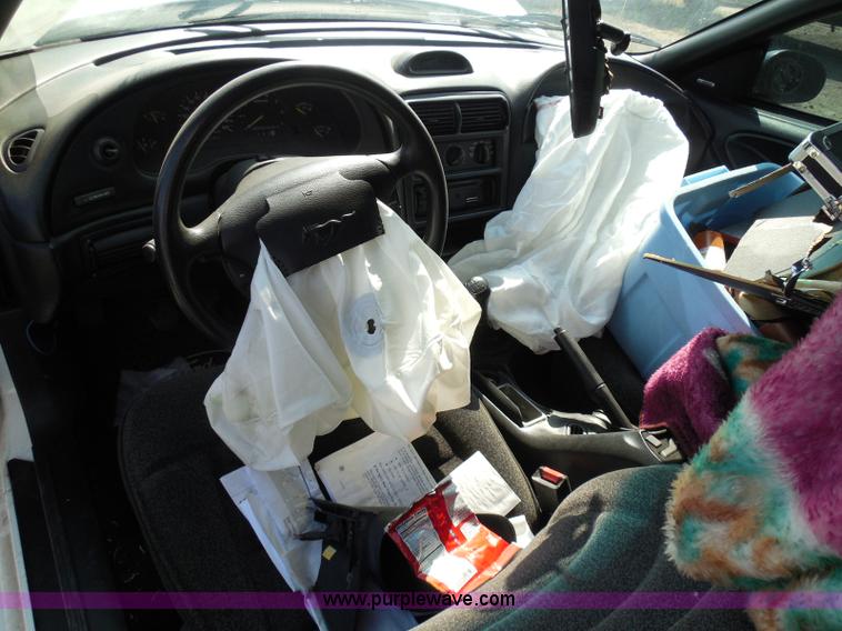 image for item I3364 1995 Ford Mustang convertible