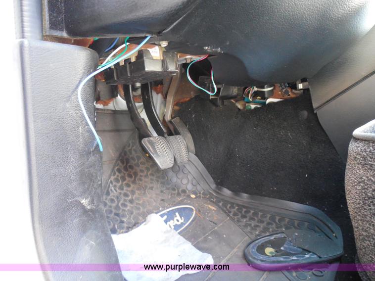 image for item I3364 1995 Ford Mustang convertible