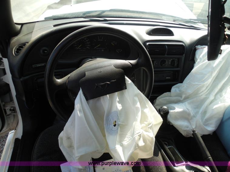 image for item I3364 1995 Ford Mustang convertible