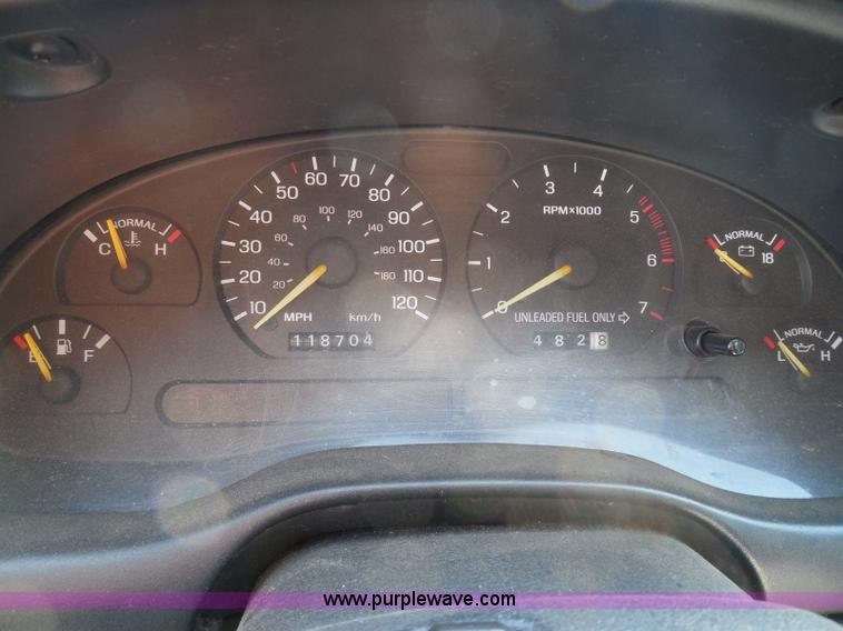 image for item I3364 1995 Ford Mustang convertible