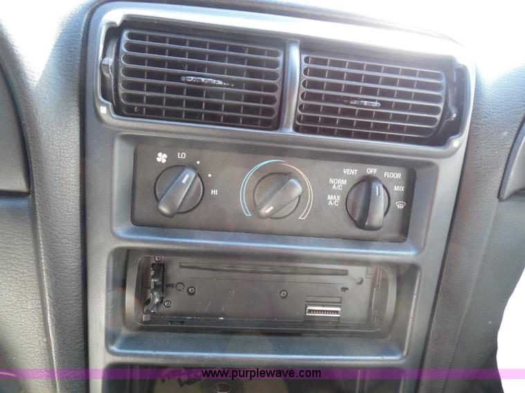 image for item I3364 1995 Ford Mustang convertible