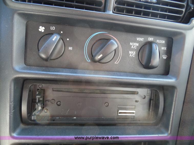 image for item I3364 1995 Ford Mustang convertible