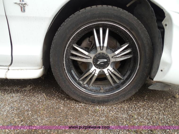 image for item I3364 1995 Ford Mustang convertible