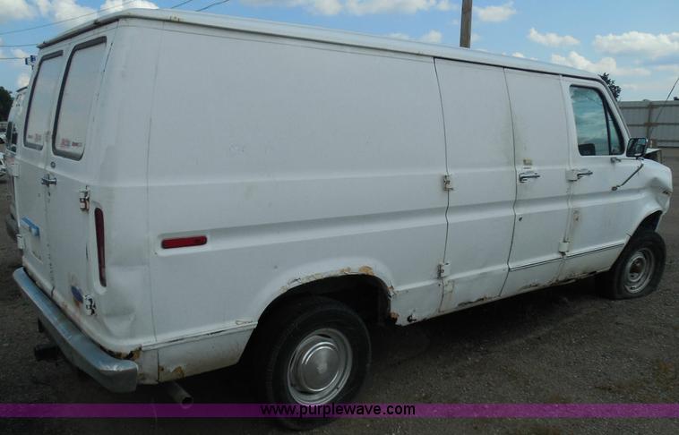 image for item I3365 1989 Ford Econoline E150 cargo van