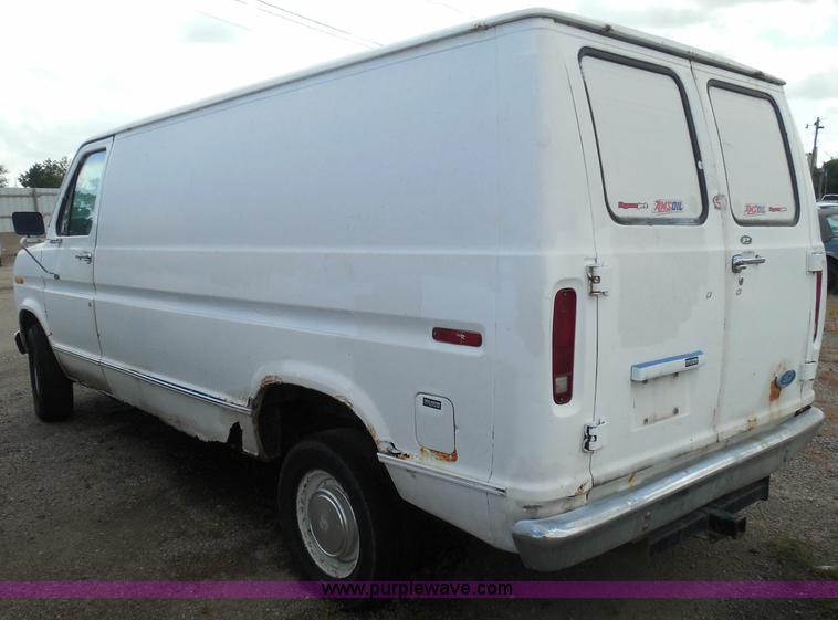 image for item I3365 1989 Ford Econoline E150 cargo van