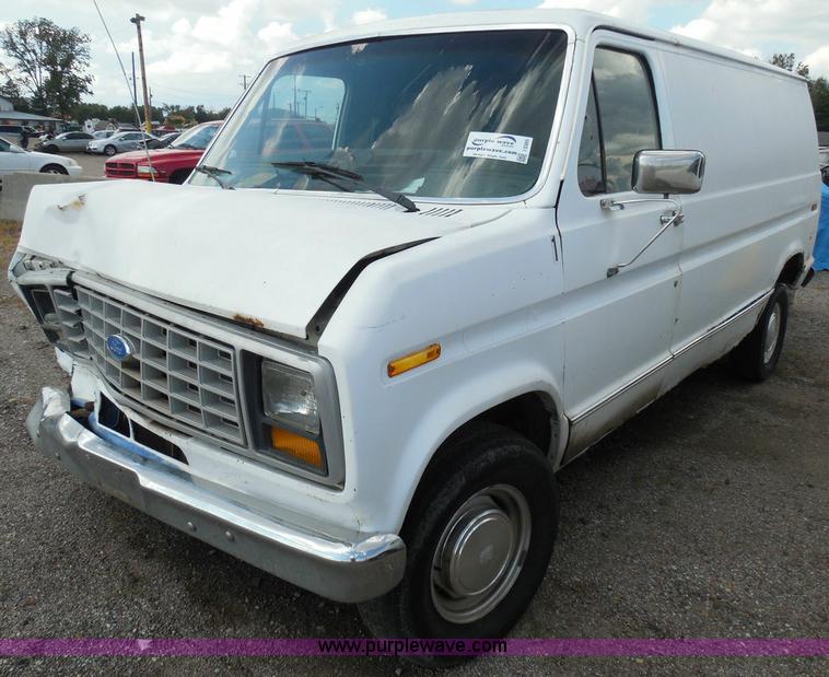 image for item I3365 1989 Ford Econoline E150 cargo van