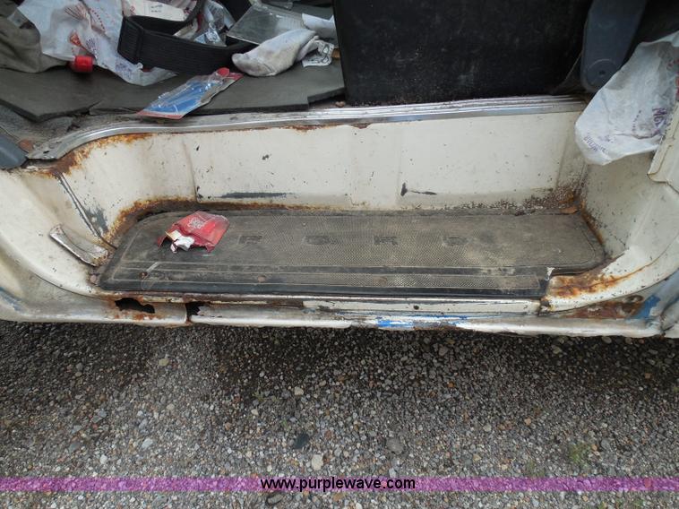 image for item I3365 1989 Ford Econoline E150 cargo van