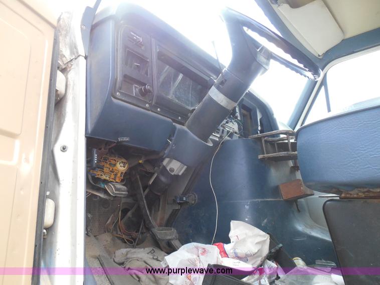 image for item I3365 1989 Ford Econoline E150 cargo van