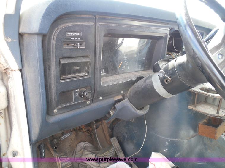 image for item I3365 1989 Ford Econoline E150 cargo van