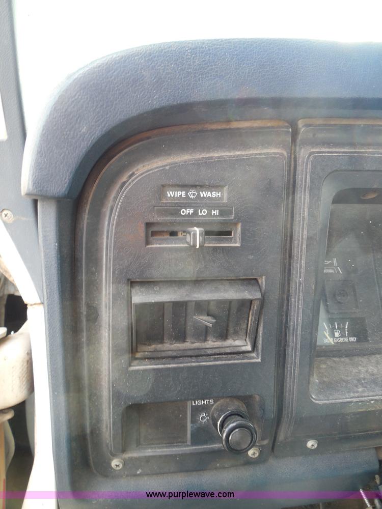 image for item I3365 1989 Ford Econoline E150 cargo van