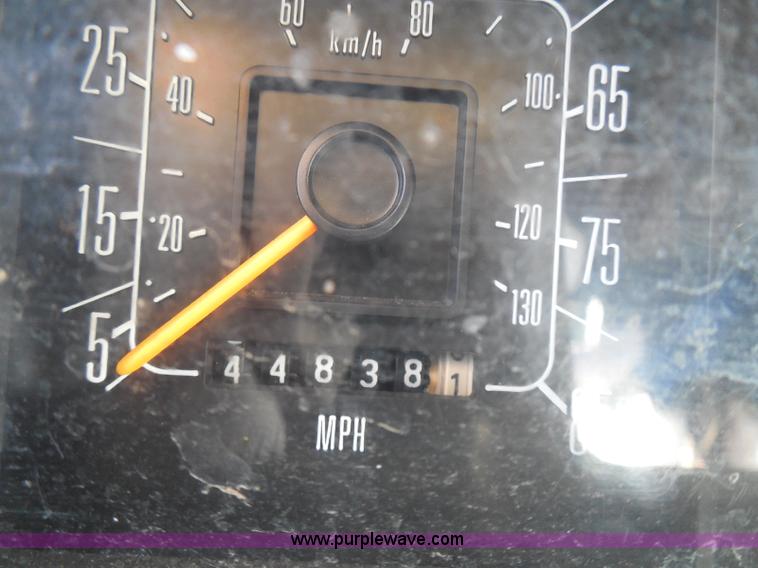 image for item I3365 1989 Ford Econoline E150 cargo van