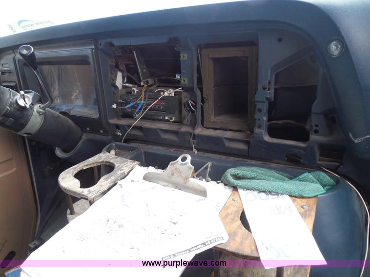 image for item I3365 1989 Ford Econoline E150 cargo van