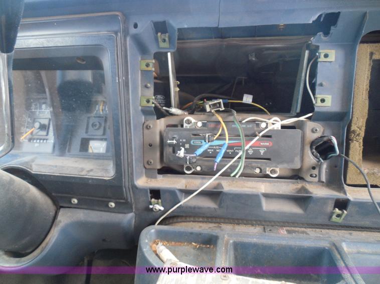 image for item I3365 1989 Ford Econoline E150 cargo van