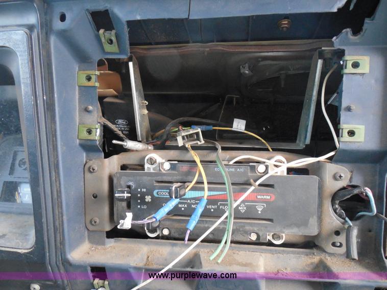 image for item I3365 1989 Ford Econoline E150 cargo van