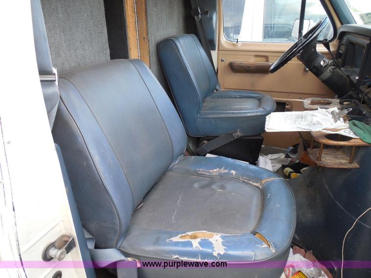 image for item I3365 1989 Ford Econoline E150 cargo van