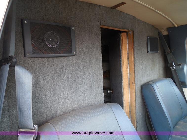 image for item I3365 1989 Ford Econoline E150 cargo van