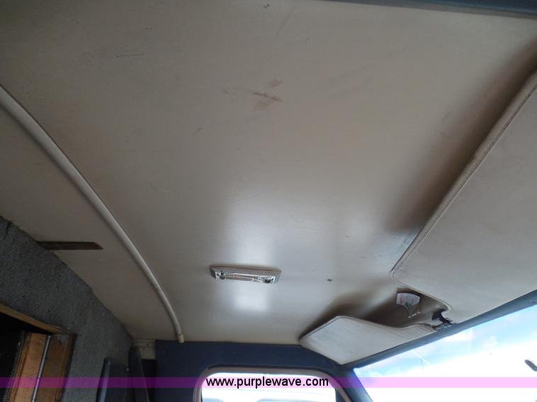 image for item I3365 1989 Ford Econoline E150 cargo van