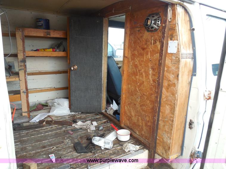 image for item I3365 1989 Ford Econoline E150 cargo van
