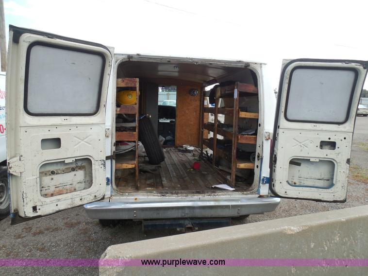 image for item I3365 1989 Ford Econoline E150 cargo van