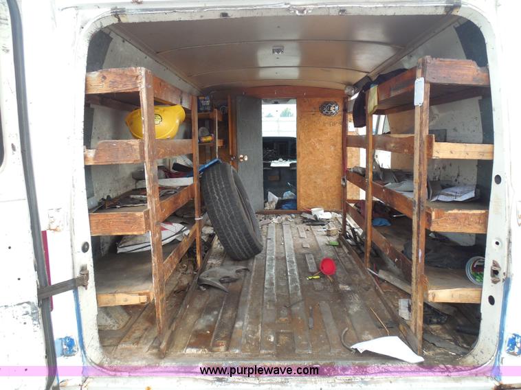 image for item I3365 1989 Ford Econoline E150 cargo van