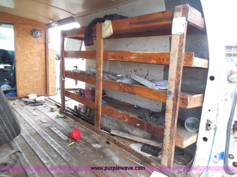 image for item I3365 1989 Ford Econoline E150 cargo van