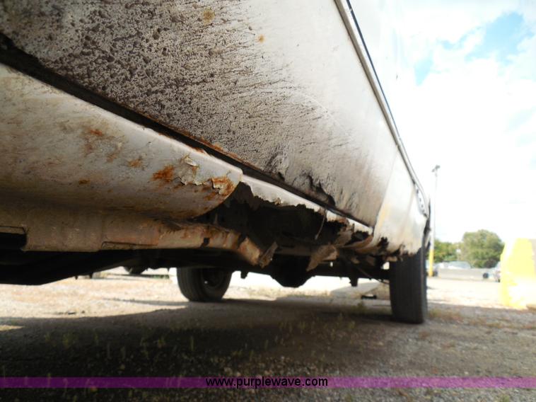 image for item I3365 1989 Ford Econoline E150 cargo van